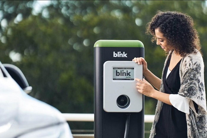 How does a Blink Level 3 EV Charger work?