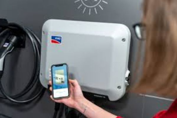 The SMA EV charger enables intelligent charging.